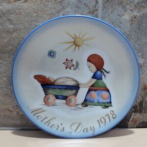 Schmid Hummel Mother's Day 1978 Afternoon Stroll Decorative Wall Hanging Plate